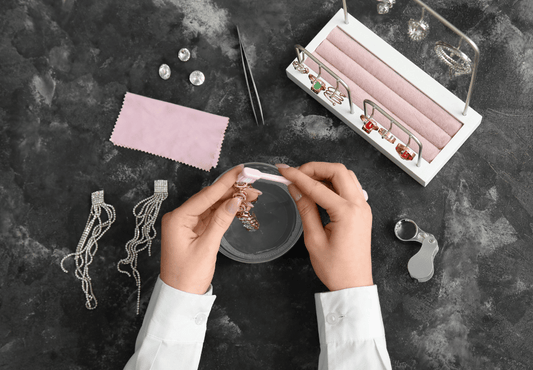 Cómo Cuidar y Mantener tus Joyas en Perfecto Estado